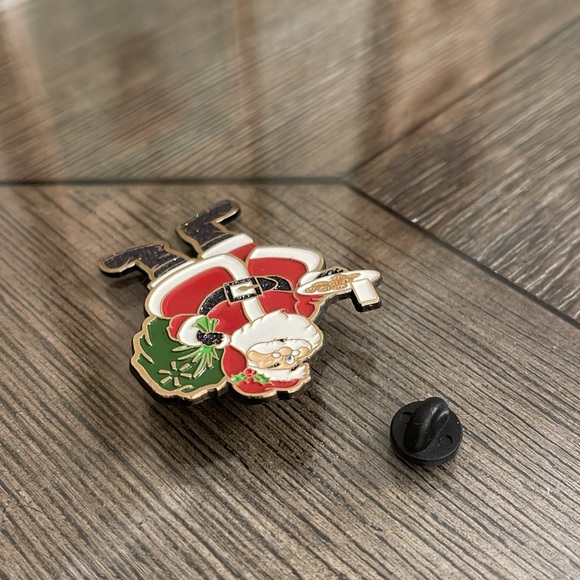 HOGEYE Santa Clause Pin with Wiggling Legs Festive Christmas Brooch Holiday Pin - Picture 13 of 15